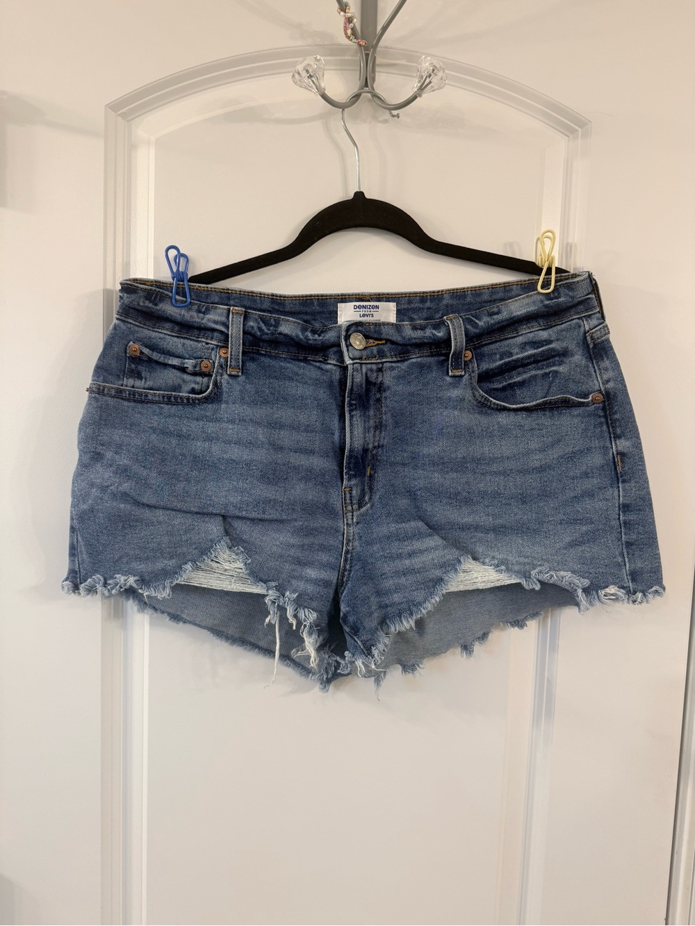 DENIZEN Levi's Blue Distressed Cutoff Jean Shorts (16)